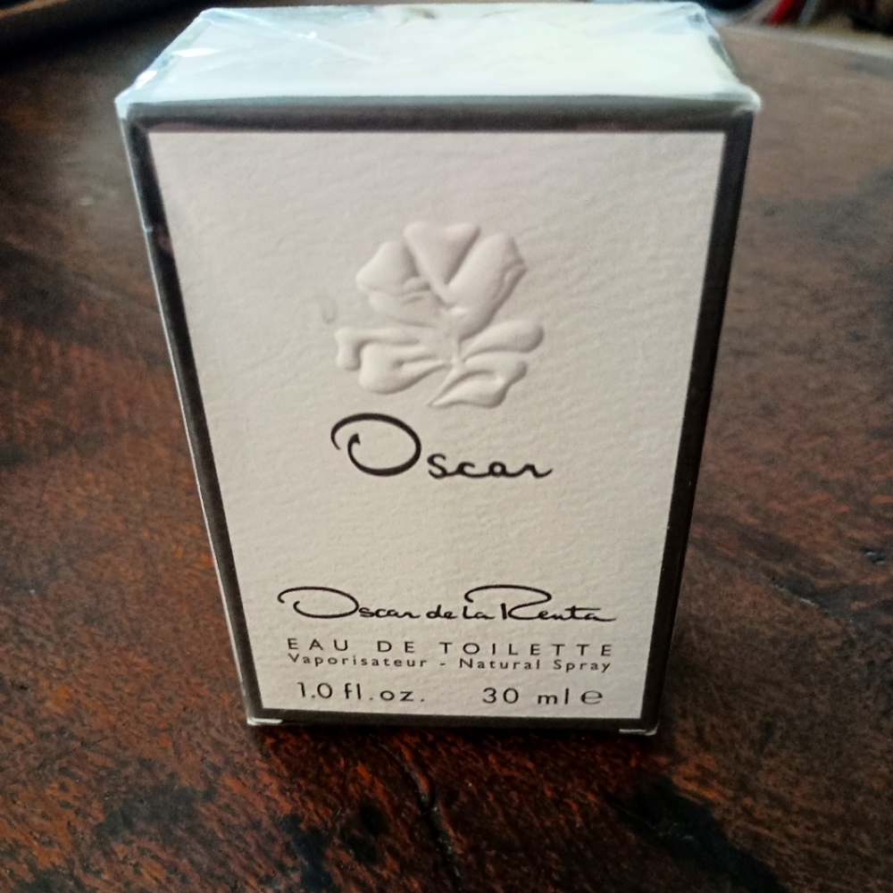 Oscar de la Renta Eau De Toilette 1.0 fl.oz. Natural spray.